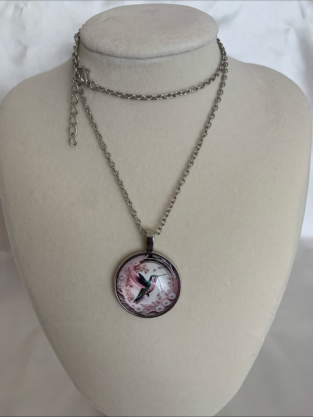Vintage-Inspired Hummingbird Pendant Necklace - Pink Silver